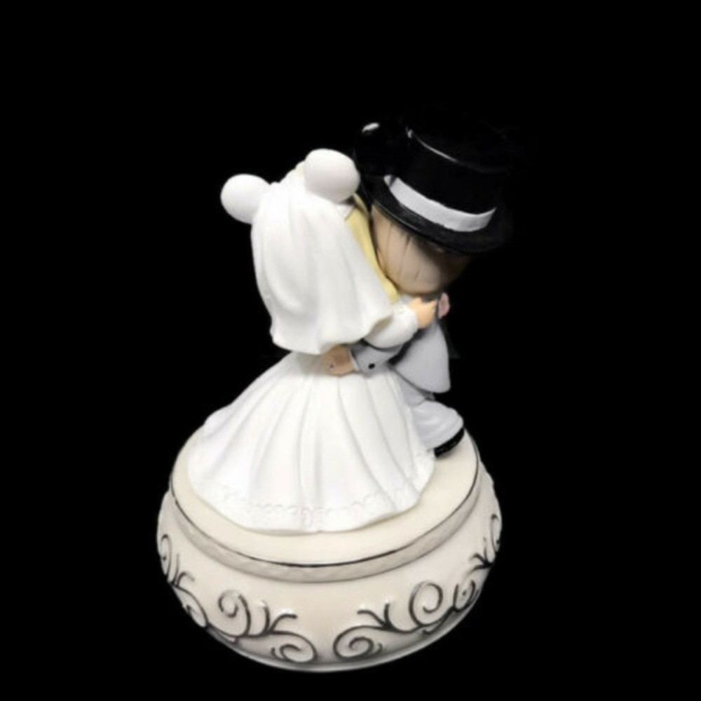 Precious Moments Disney Wedding Gift Music Box - Picture 3 of 8